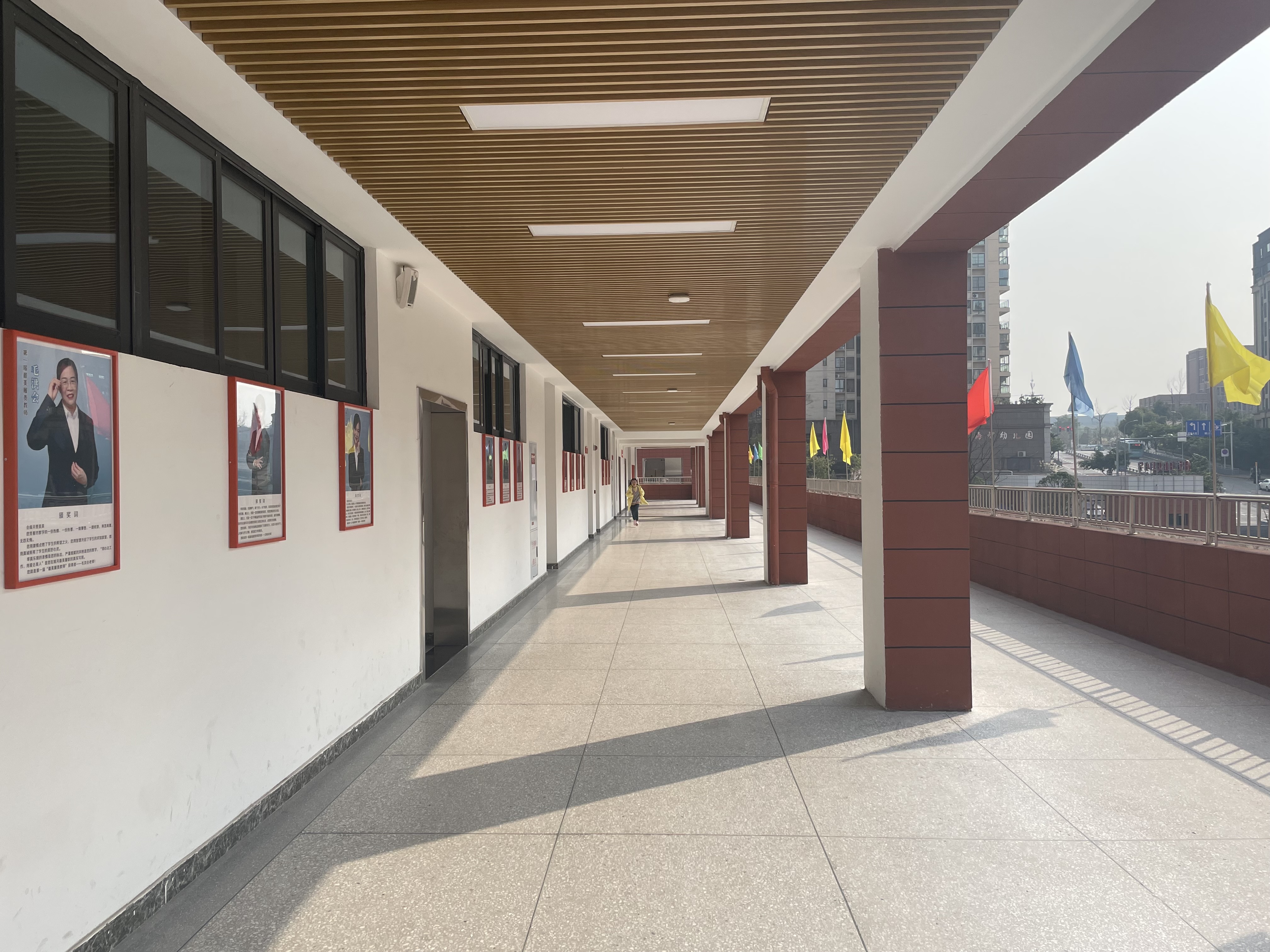 教學樓走廊.JPG